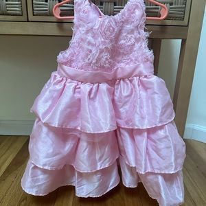 5 pieces of girl dresses are 3-5T